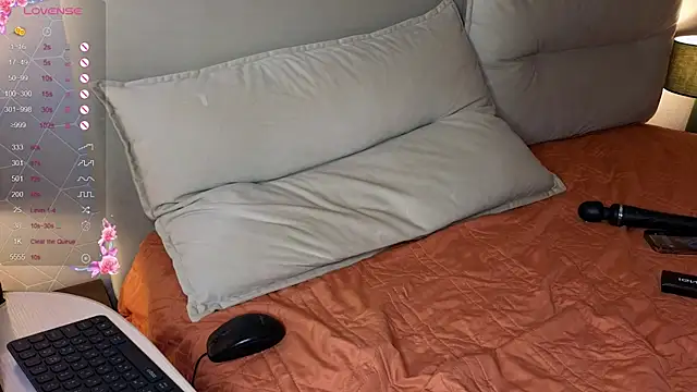 Snapshot of brightrays___ chatting on October 20, 2025, 12:24 am brightrays online show from October 20, 2025, 12:24 am