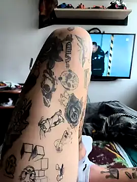 Snapshot of SmallButCrazy chatting on October 22, 2025, 9:42 am SmallButCrazy online show from October 22, 2025, 9:42 am