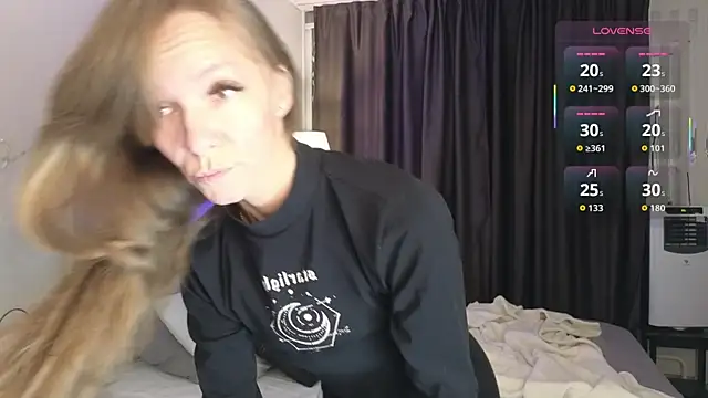 Snapshot of Jesica_mooon chatting on November 13, 2025, 1:31 am Jesica mooon online show from November 13, 2025, 1:31 am