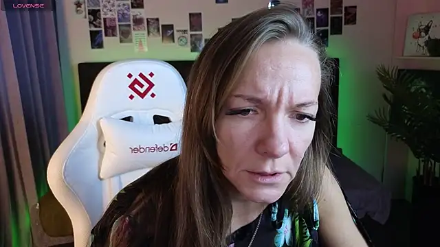 Snapshot of Jesica_mooon chatting on October 11, 2025, 1:28 am Jesica mooon online show from October 11, 2025, 1:28 am