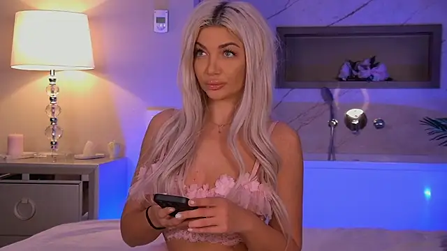 ElsaSinn online show from October 16, 2025, 3:48 am