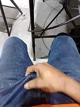 Snapshot of Alaver2587 chatting on February 18, 2026, 1:51 pm Alaver2587 online show from February 18, 2026, 1:51 pm