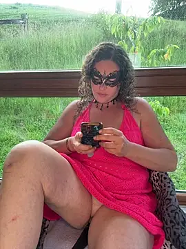 Snapshot of Nadja_Noir chatting on June 5, 2026, 6:24 pm Nadja Noir online show from June 5, 2026, 6:24 pm