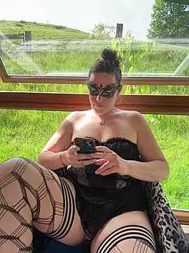 Snapshot of Nadja_Noir chatting on May 21, 2026, 2:36 pm Nadja Noir online show from May 21, 2026, 2:36 pm