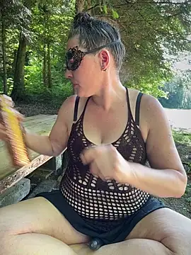 Snapshot of Nadja_Noir chatting on May 23, 2026, 3:44 pm Nadja Noir online show from May 23, 2026, 3:44 pm