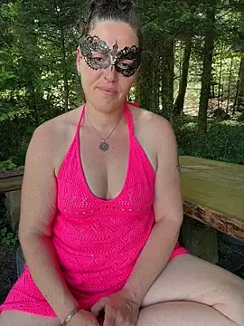 Snapshot of Nadja_Noir chatting on May 24, 2026, 11:21 am Nadja Noir online show from May 24, 2026, 11:21 am