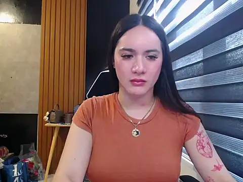 Yhanbeaufort18 online show from September 18, 2025, 7:44 am