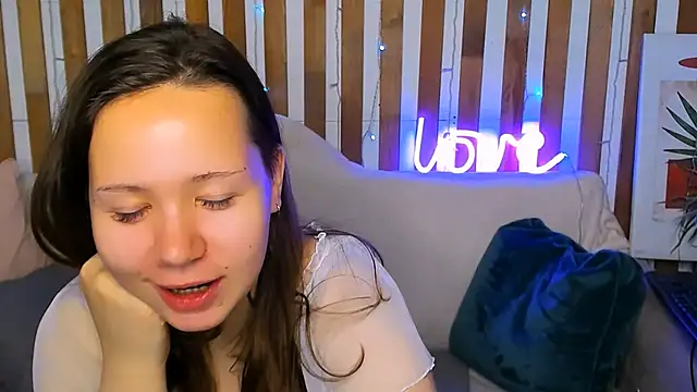 Snapshot of Laura_Ellinss chatting on October 3, 2025, 12:36 am Laura Ellinss online show from October 3, 2025, 12:36 am