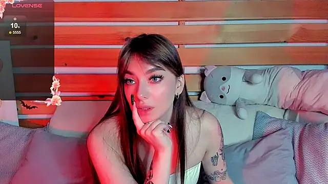 Snapshot of Emily_Tylerr chatting on November 16, 2025, 1:27 pm Emily Tylerr online show from November 16, 2025, 1:27 pm