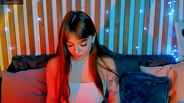 Snapshot of Emily_Tylerr chatting on November 18, 2025, 8:06 am Emily Tylerr online show from November 18, 2025, 8:06 am