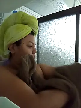 CloeStron online show from November 11, 2025, 10:54 am