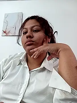 CloeStron online show from November 18, 2025, 2:53 pm