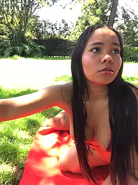 SophiaGuzman online show from February 17, 2026, 4:04 pm