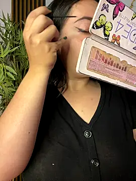 sara roy04  online show from September 18, 2025, 3:53 am