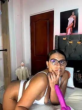 ema zoe online show from October 5, 2025, 9:49 pm