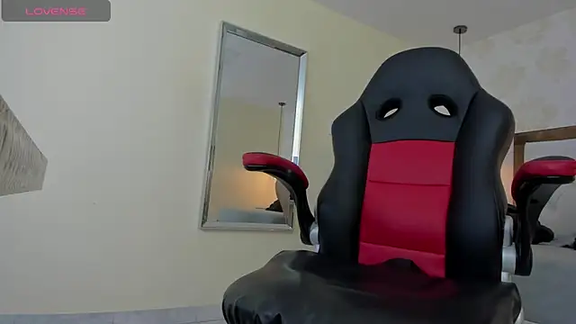 Snapshot of ALISSON_BARKER chatting on October 24, 2025, 12:15 pm ALISSON BARKER online show from October 24, 2025, 12:15 pm