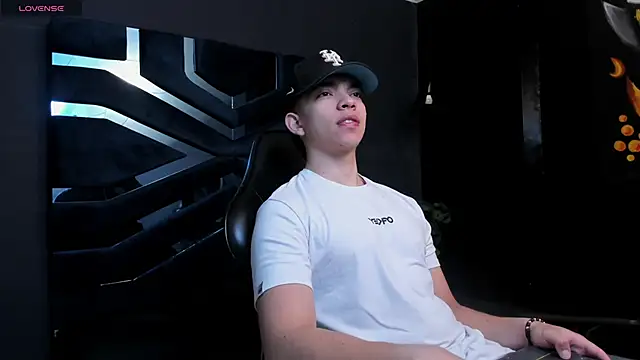 Eryonbradley online show from December 22, 2025, 11:21 am