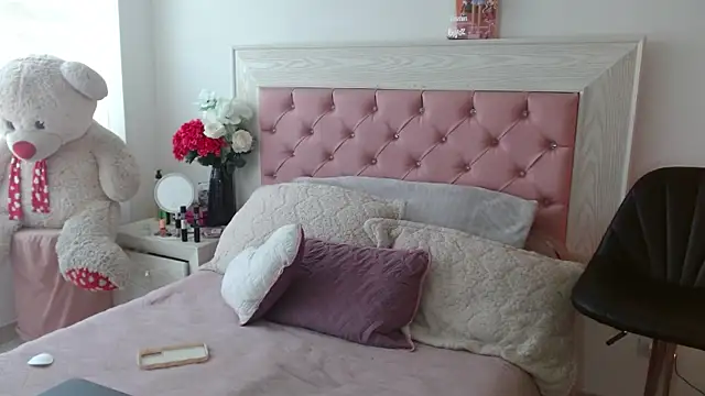 Ayleen m online show from January 18, 2026, 6:11 pm