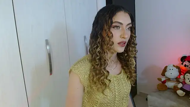 Snapshot of Ayleen_m chatting on June 4, 2026, 9:41 pm Ayleen m online show from June 4, 2026, 9:41 pm