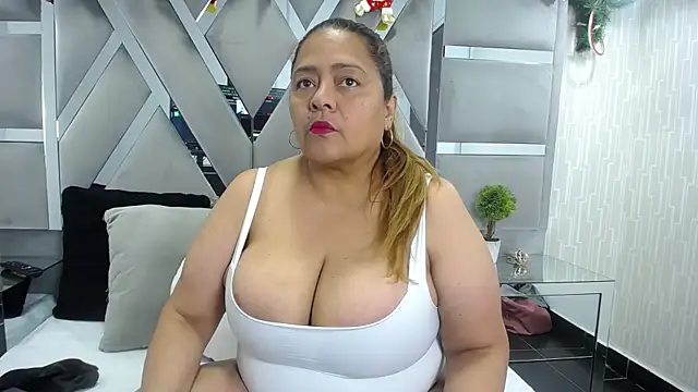 Snapshot of MonzerratBoyer chatting on January 14, 2026, 6:55 pm MonzerratBoyer online show from January 14, 2026, 6:55 pm