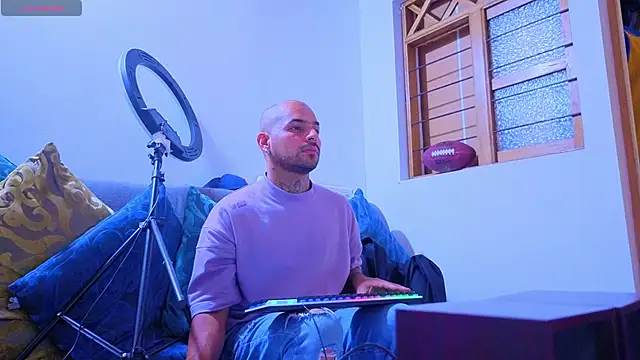 tomas smith1 online show from October 22, 2025, 12:21 am