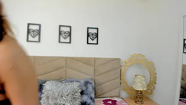 EvaViulet online show from November 7, 2025, 5:28 pm