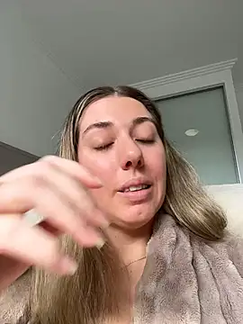 Snapshot of louiseberkeley chatting on July 1, 2026, 2:01 am louiseberkeley online show from July 1, 2026, 2:01 am
