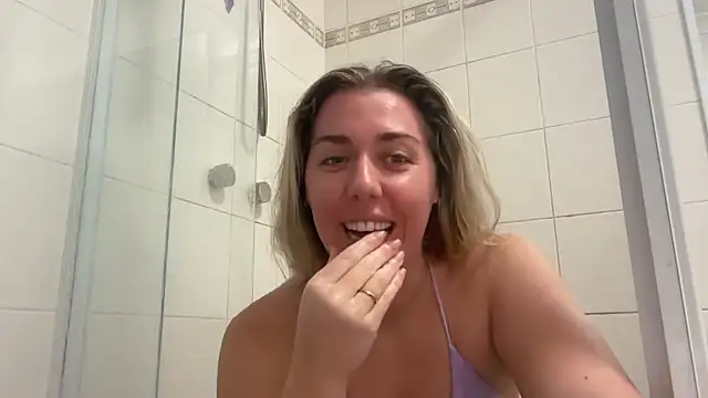 louiseberkeley online show from December 17, 2025, 1:54 am