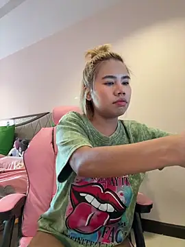 Snapshot of Kath_C chatting on September 25, 2025, 3:56 am Kath C online show from September 25, 2025, 3:56 am