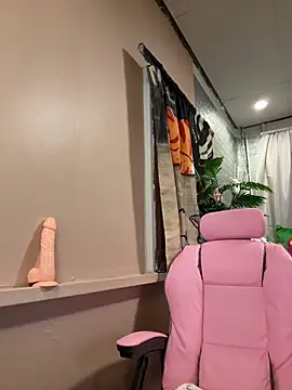 Snapshot of Kath_C chatting on October 13, 2025, 7:32 am Kath C online show from October 13, 2025, 7:32 am