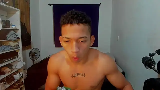 Snapshot of JuanchiT66 chatting on October 25, 2025, 4:00 am JuanchiT66 online show from October 25, 2025, 4:00 am