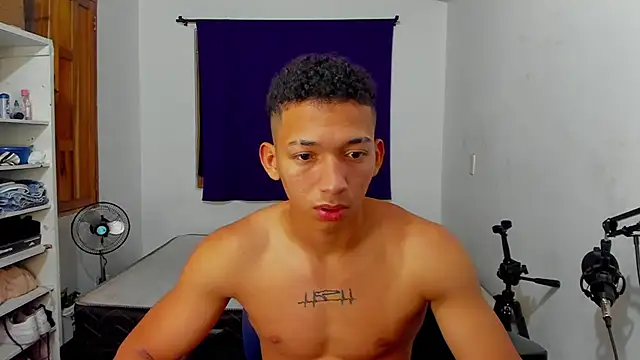 Snapshot of JuanchiT66 chatting on October 17, 2025, 5:11 am JuanchiT66 online show from October 17, 2025, 5:11 am