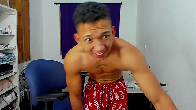 Snapshot of JuanchiT66 chatting on October 19, 2025, 7:38 pm JuanchiT66 online show from October 19, 2025, 7:38 pm