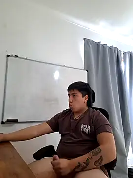 Snapshot of Tierno_vale chatting on April 21, 2026, 7:31 pm Tierno vale online show from April 21, 2026, 7:31 pm