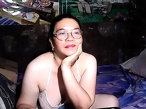 Adeline05 online show from September 14, 2025, 9:26 pm