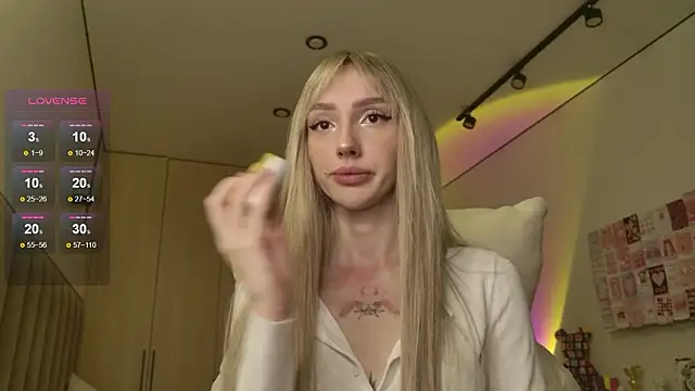 Snapshot of Lunainnk chatting on February 15, 2026, 10:30 pm Lunainnk online show from February 15, 2026, 10:30 pm