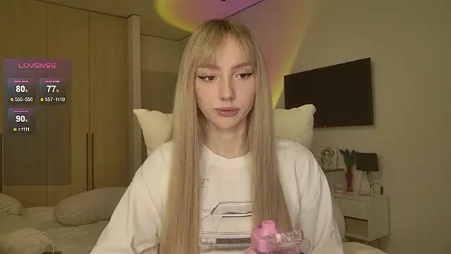 Lunainnk online show from March 15, 2026, 2:29 am