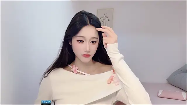 R R6 online show from October 6, 2025, 1:56 pm