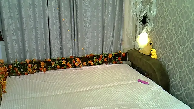 Snapshot of Little_L1ss chatting on November 4, 2025, 6:22 pm Little L1ss online show from November 4, 2025, 6:22 pm