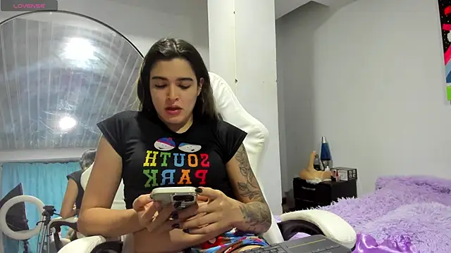 MiaVillalobos online show from April 22, 2026, 7:48 am