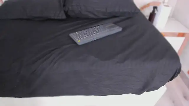 Snapshot of Mia-Medina chatting on October 26, 2025, 3:45 pm Mia-Medina online show from October 26, 2025, 3:45 pm