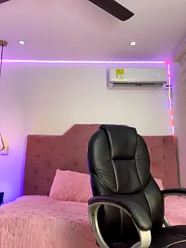 Snapshot of Velveet_x chatting on November 12, 2025, 11:36 am Velveet x online show from November 12, 2025, 11:36 am