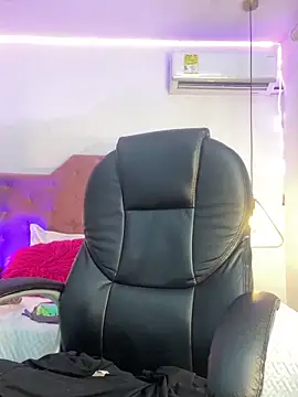 Snapshot of Velveet_x chatting on December 15, 2025, 11:38 am Velveet x online show from December 15, 2025, 11:38 am