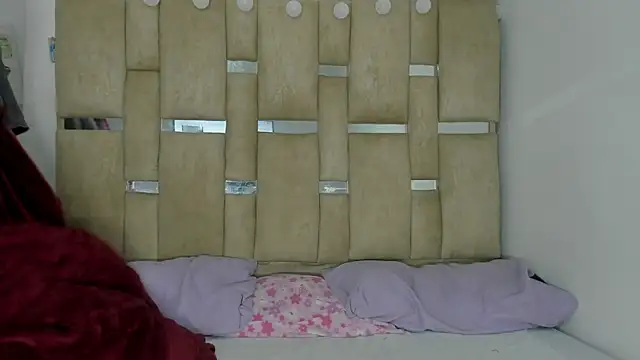 JulianaCarter online show from December 18, 2025, 7:40 pm