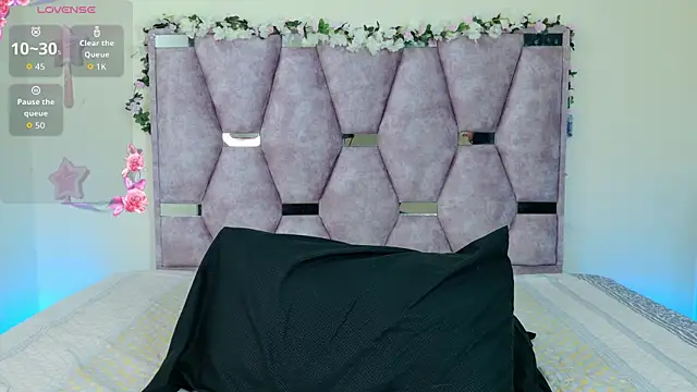 lana and liam  online show from November 22, 2025, 10:47 am