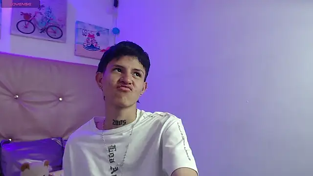 Snapshot of iam_lukas__ chatting on December 15, 2025, 6:47 pm iam lukas online show from December 15, 2025, 6:47 pm