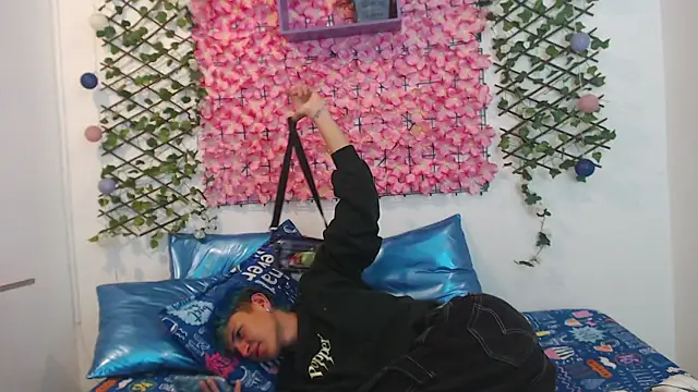 Snapshot of iam_lukas__ chatting on September 15, 2025, 7:36 pm iam lukas online show from September 15, 2025, 7:36 pm