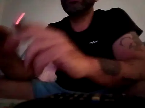 Snapshot of Feistysausage chatting on October 18, 2025, 9:17 pm Feistysausage online show from October 18, 2025, 9:17 pm