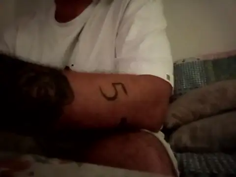 Snapshot of Feistysausage chatting on October 31, 2025, 11:11 pm Feistysausage online show from October 31, 2025, 11:11 pm