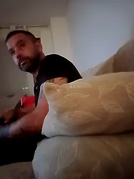 Snapshot of Feistysausage chatting on September 27, 2025, 8:04 pm Feistysausage online show from September 27, 2025, 8:04 pm